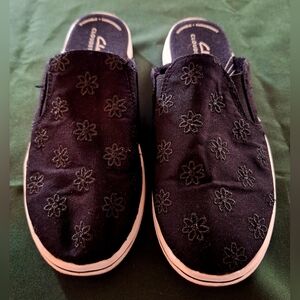 Cloudsteppers by Clarks Black Slip-On Floral Embroidered Casual Shoes